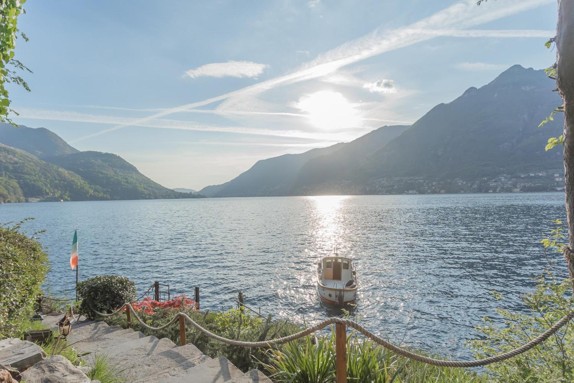 The Writer'S Nest Waterfront Villa By Rent All Como Faggeto Lario Zewnętrze zdjęcie